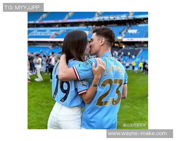 足球明星穿着时尚睡衣的迷人瞬间女星风采尽显